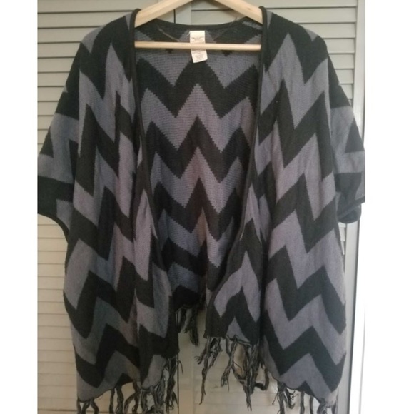 Sweaters - Shawl - poncho - sweater